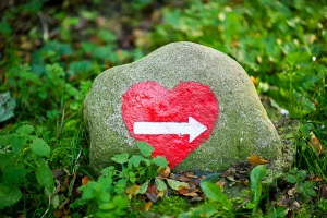 Picture of heart with arrow on rock symbolizing finding love