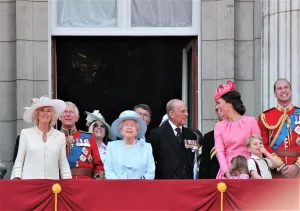 royal family posing on balcony