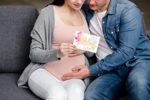 Pregnant couple celebrating father's day