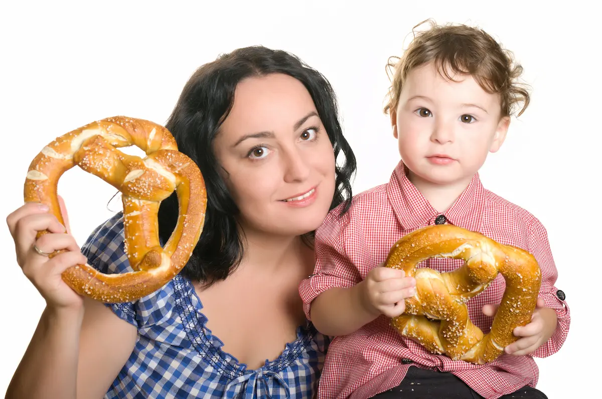 german parent and child eating traditional bagel