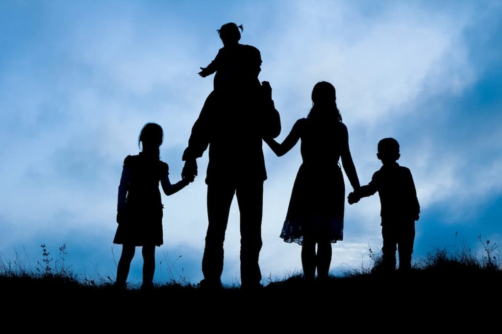 Family silhoutte showing happy teamwork